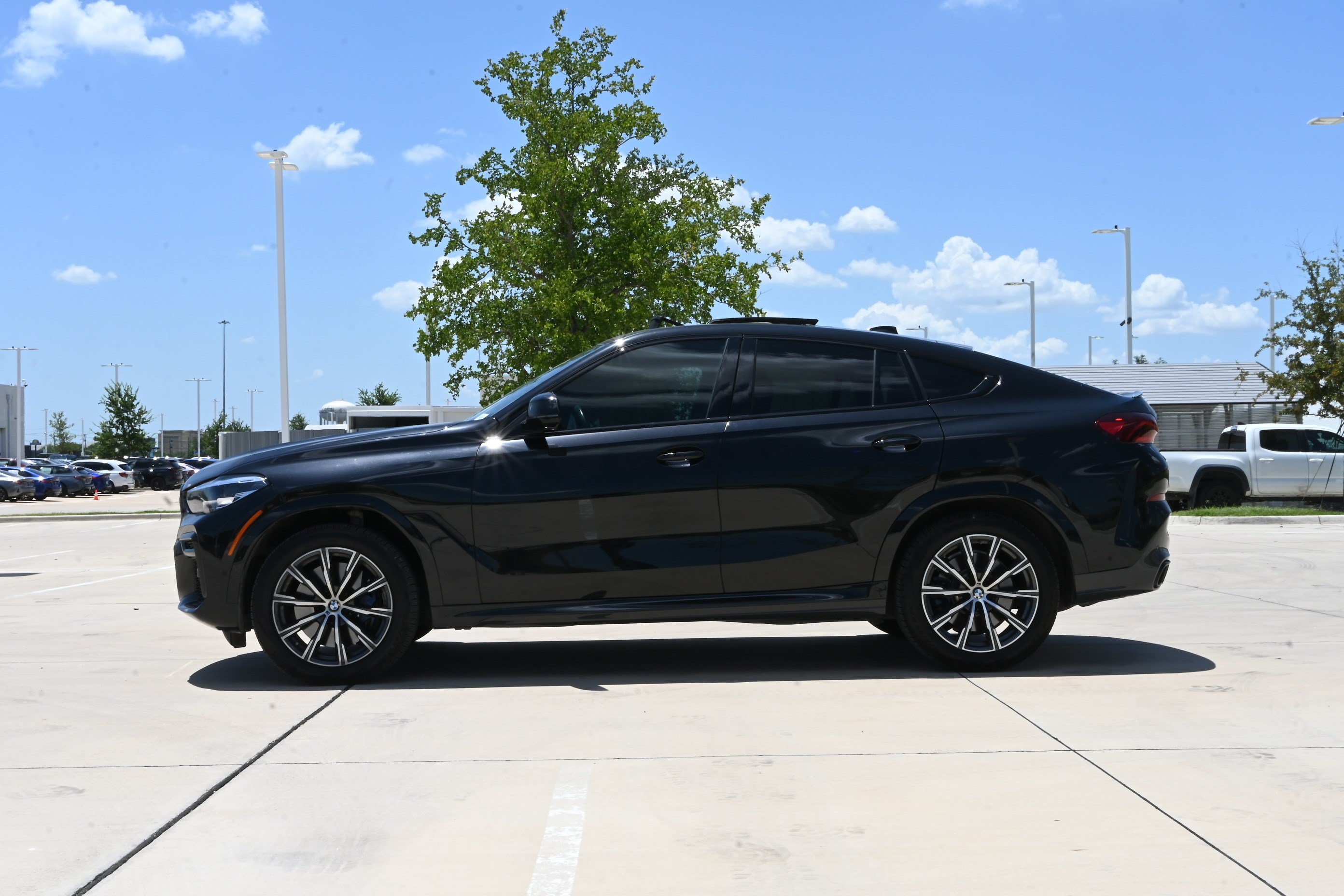 Used 2022 BMW X6 M50i AWD/4WD image 6