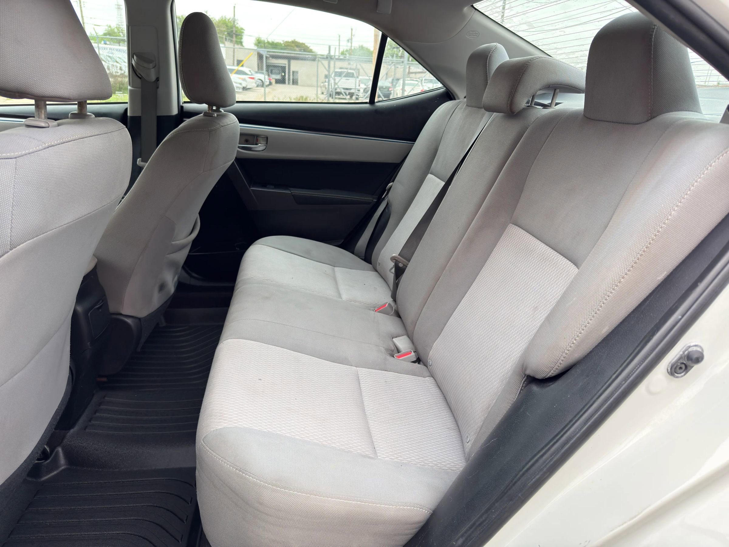 Used 2016 Toyota Corolla LE FWD image 17