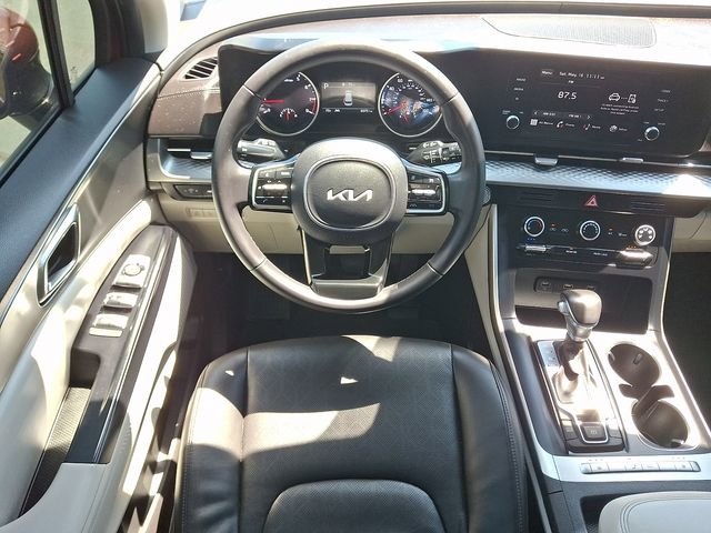 Used 2023 Kia Carnival LX FWD image 13