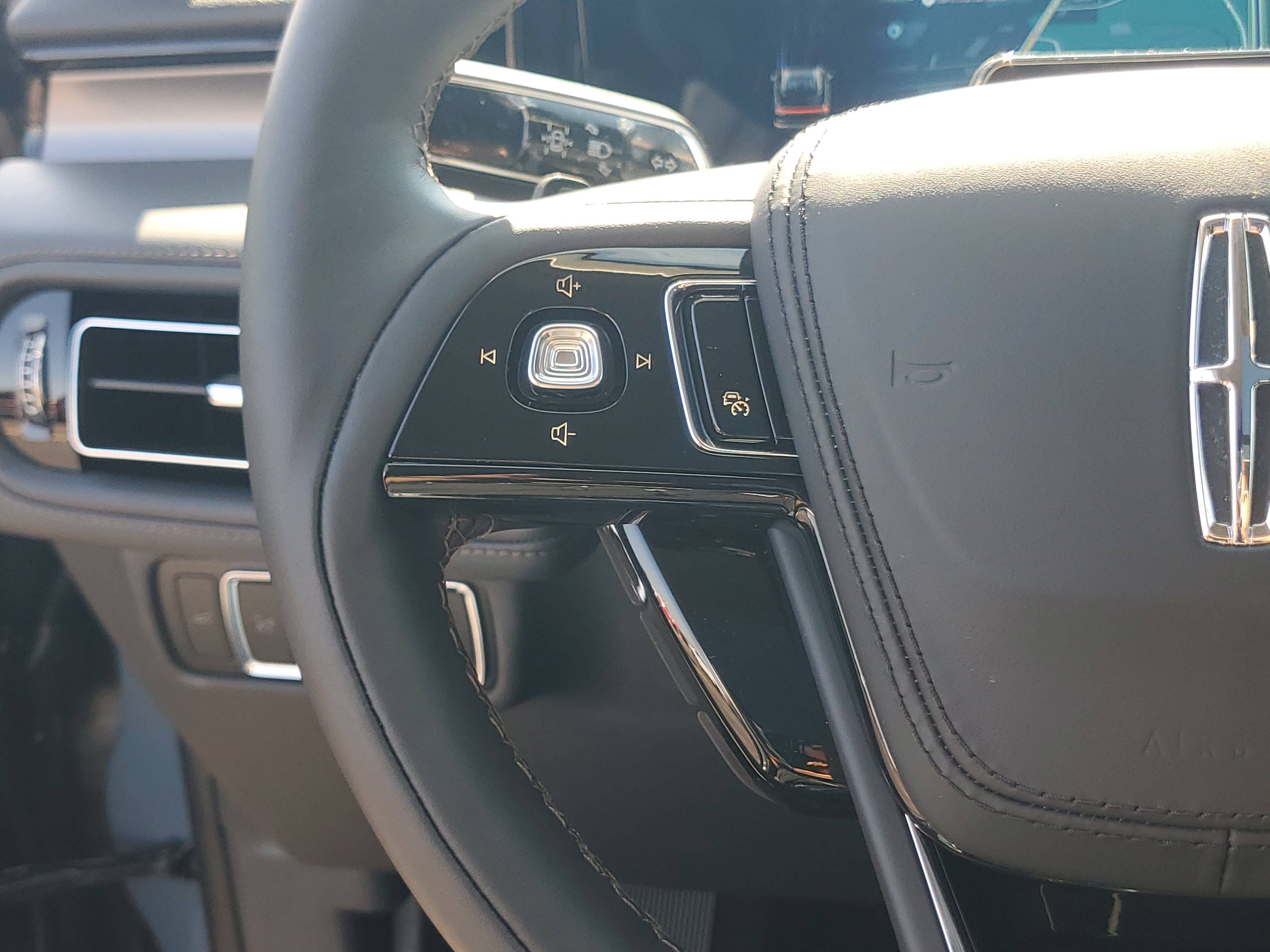 New 2026 Lincoln Aviator AWD image 16