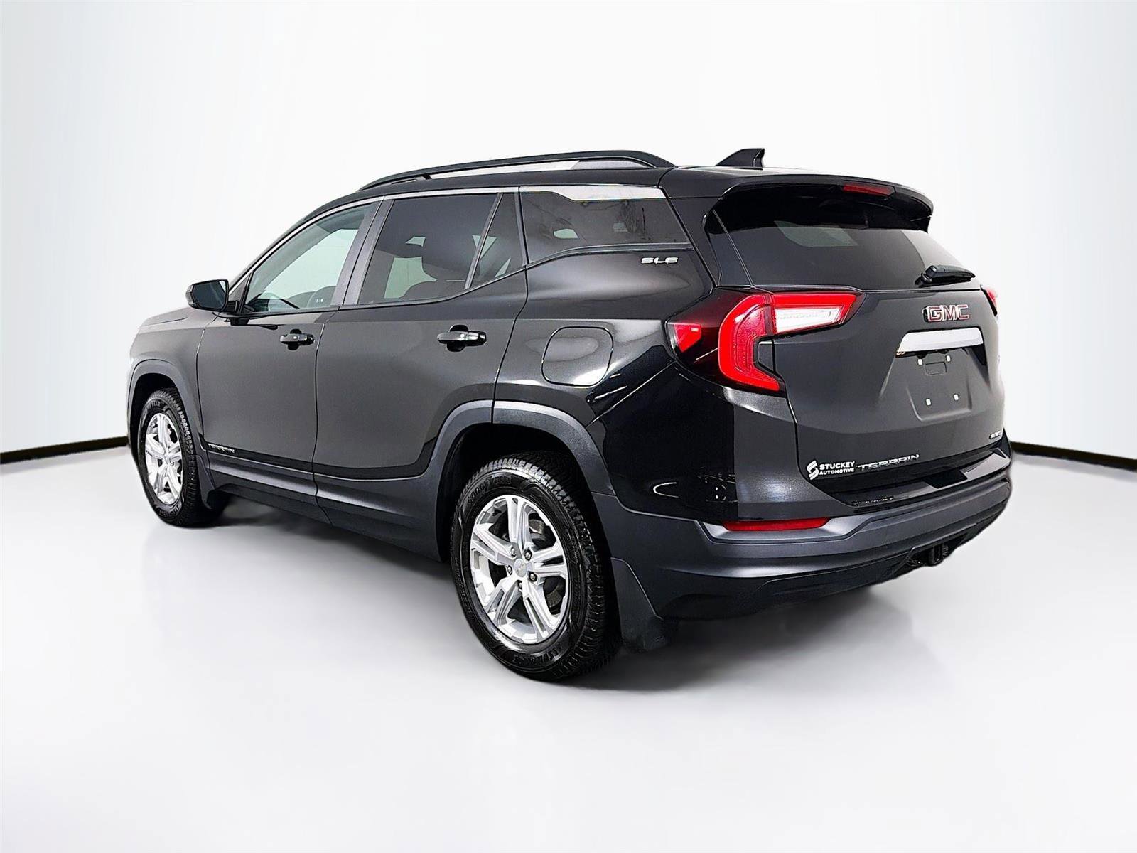 Used 2022 GMC Terrain SLE w/ Driver Convenience Package image 5