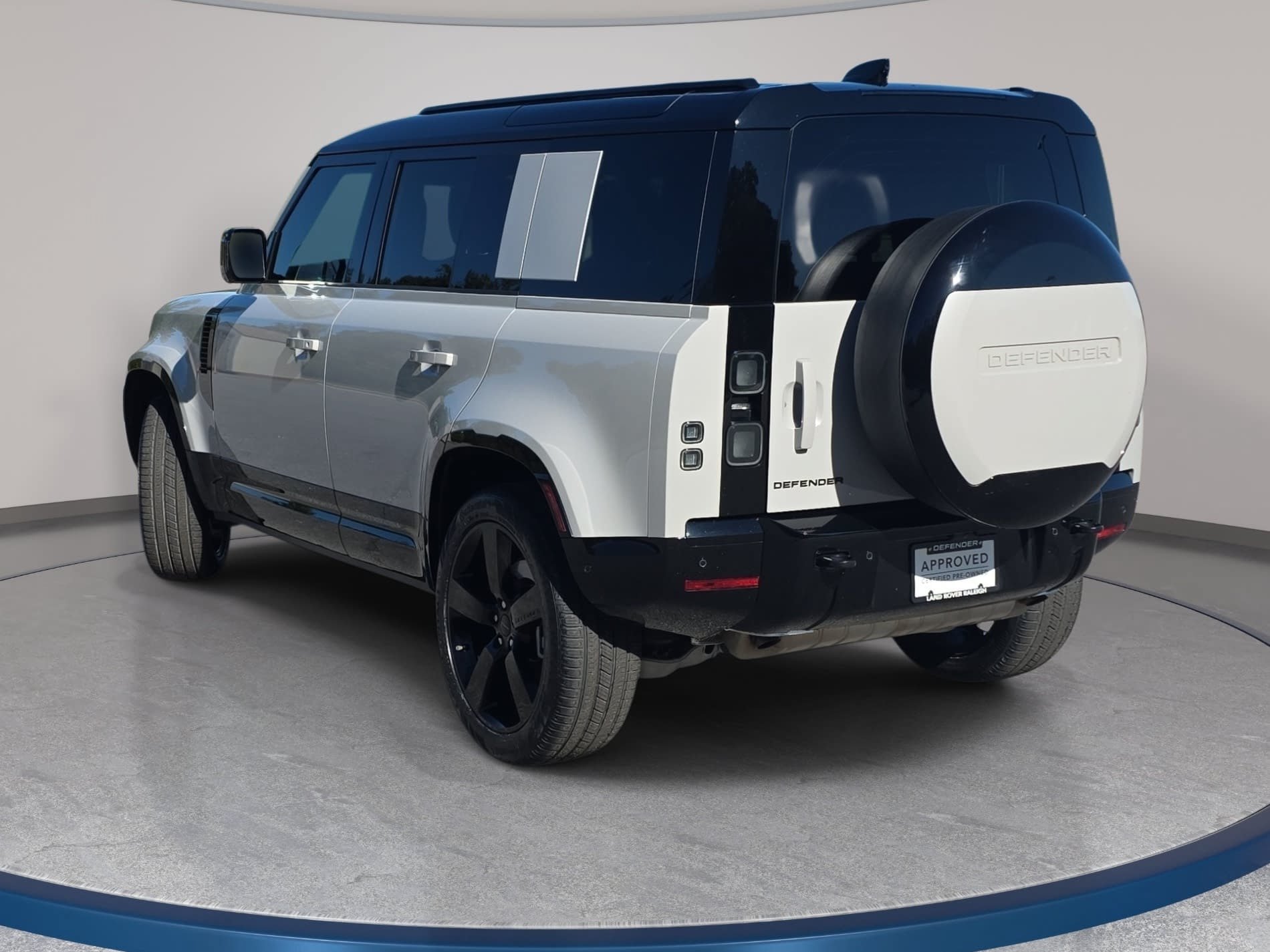 Certified 2026 Land Rover Defender 110 X-Dynamic SE AWD/4WD image 7