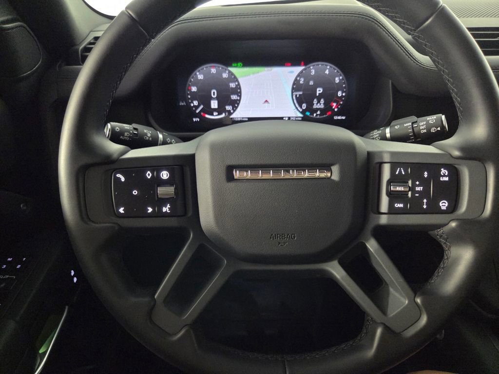 Used 2025 Land Rover Defender 130 X-Dynamic SE image 16