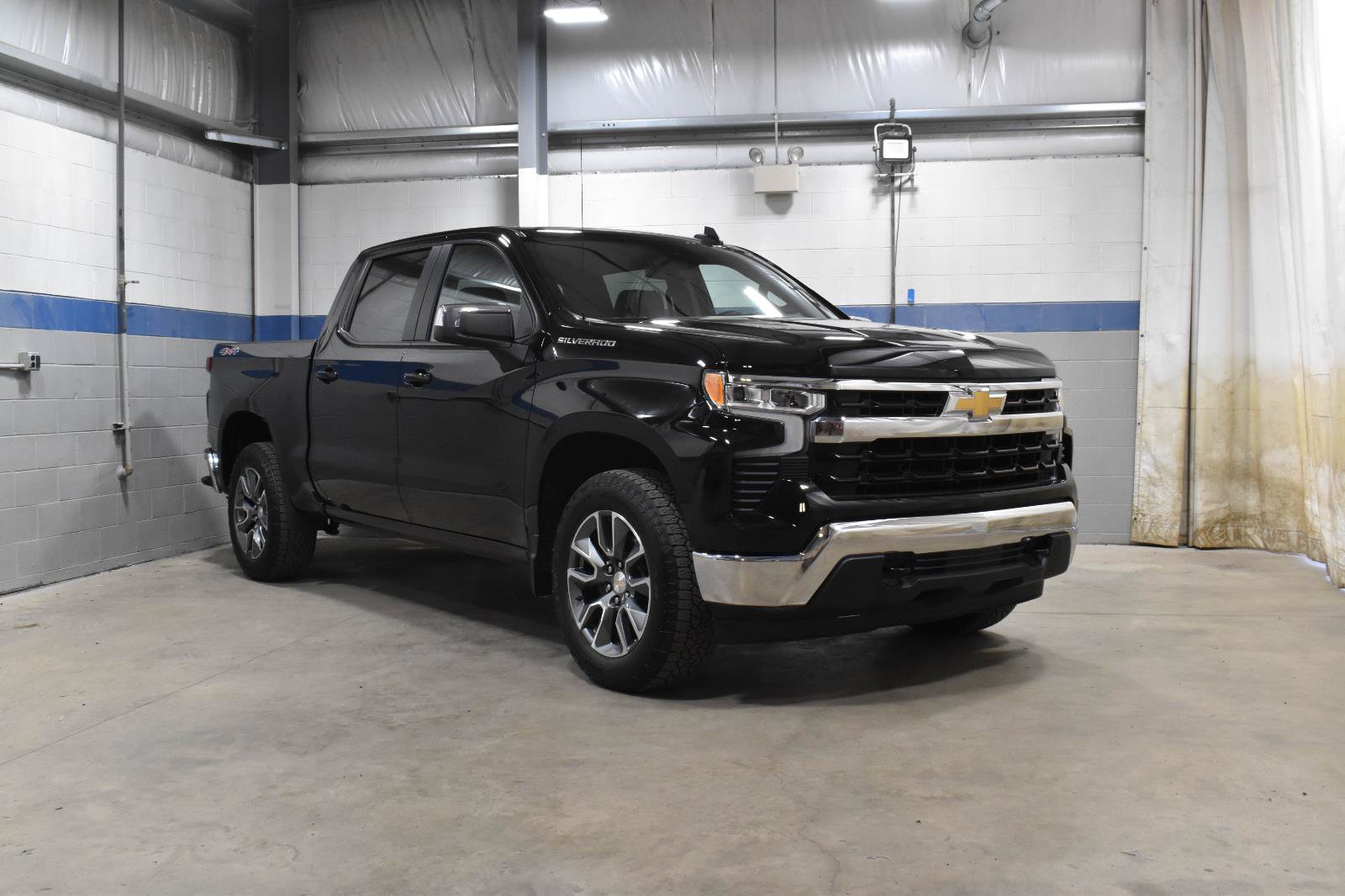 Used 2024 Chevrolet Silverado 1500 LT AWD/4WD image 29
