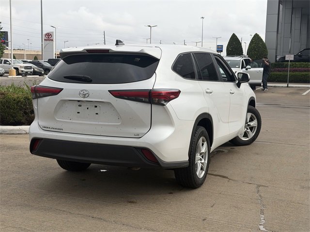 Used 2023 Toyota Highlander LE image 5