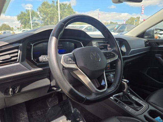 Used 2024 Volkswagen Jetta SE FWD image 13