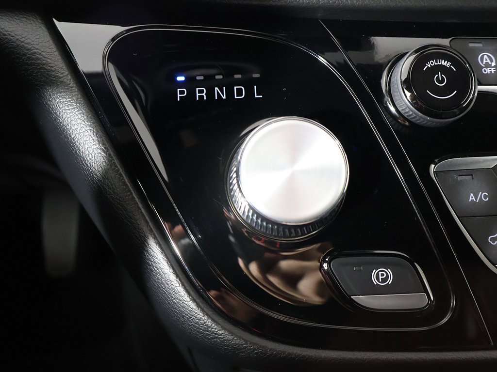 Used 2025 Chrysler Pacifica Select image 45