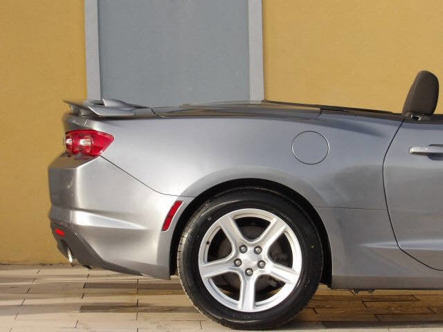 Used 2021 Chevrolet Camaro LT RWD image 10
