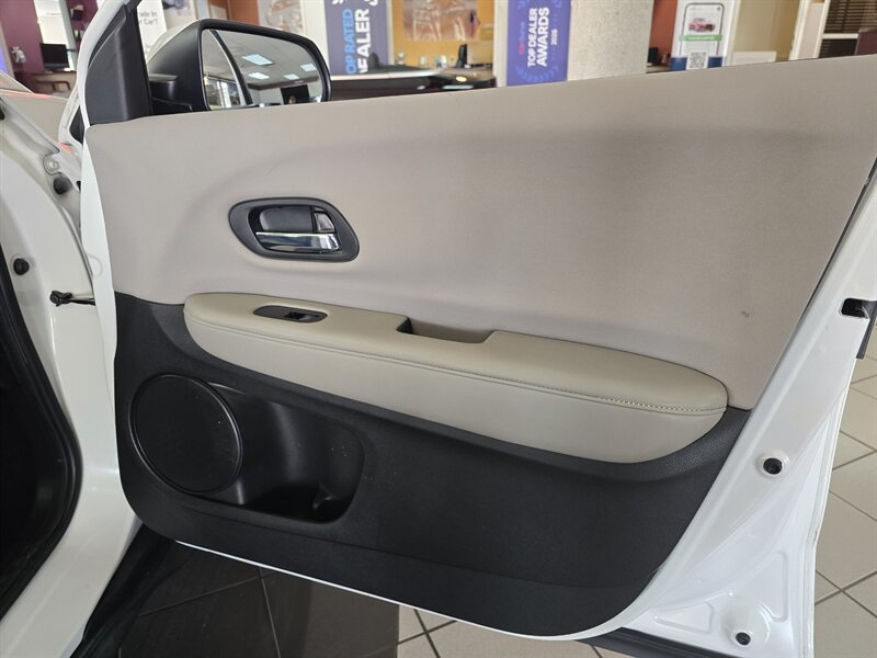 Used 2016 Honda HR-V LX image 10