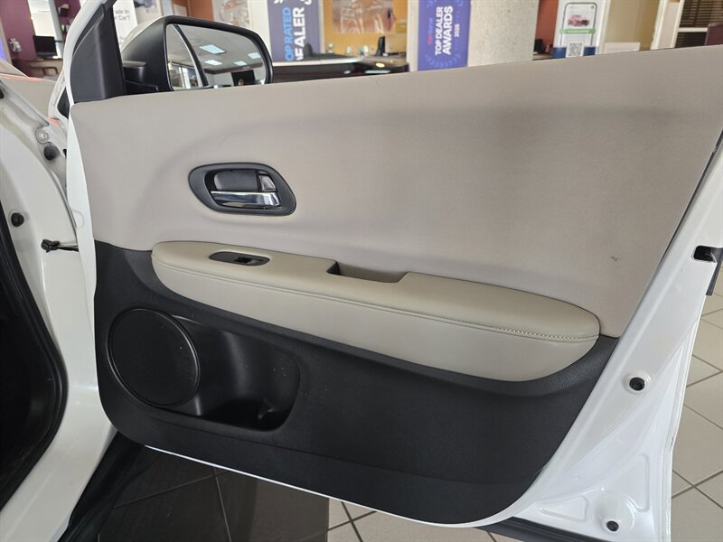 Used 2016 Honda HR-V LX image 10
