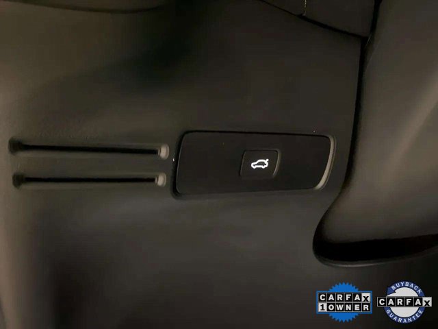 Used 2025 Volvo XC40 B5 Plus image 36