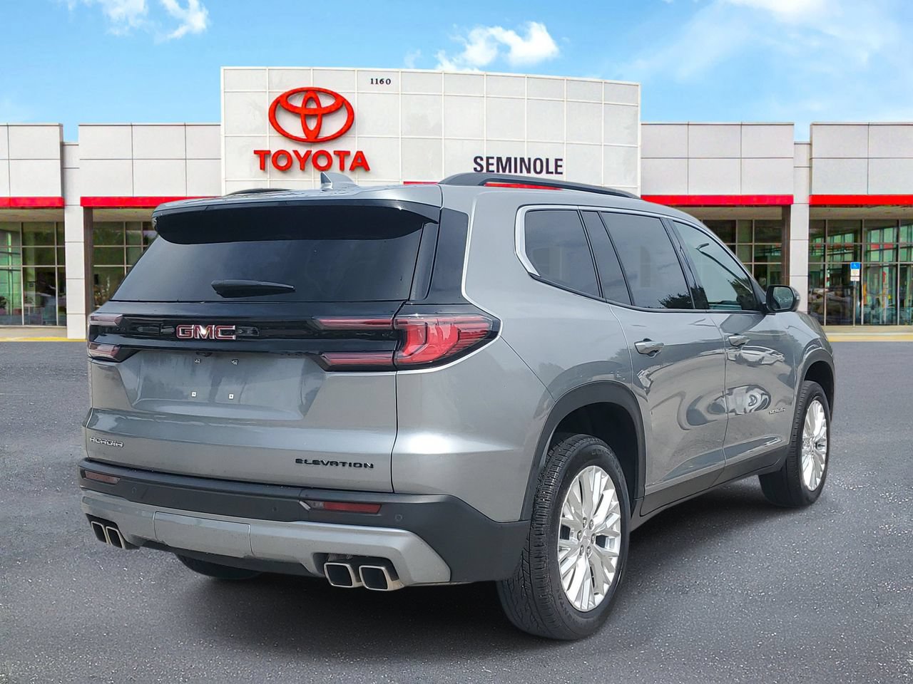 Used 2024 GMC Acadia Elevation w/ Luxury Package FWD image 3