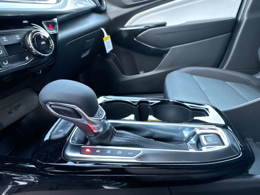 New 2026 Chevrolet Trax LT w/ LT Convenience Package FWD image 23