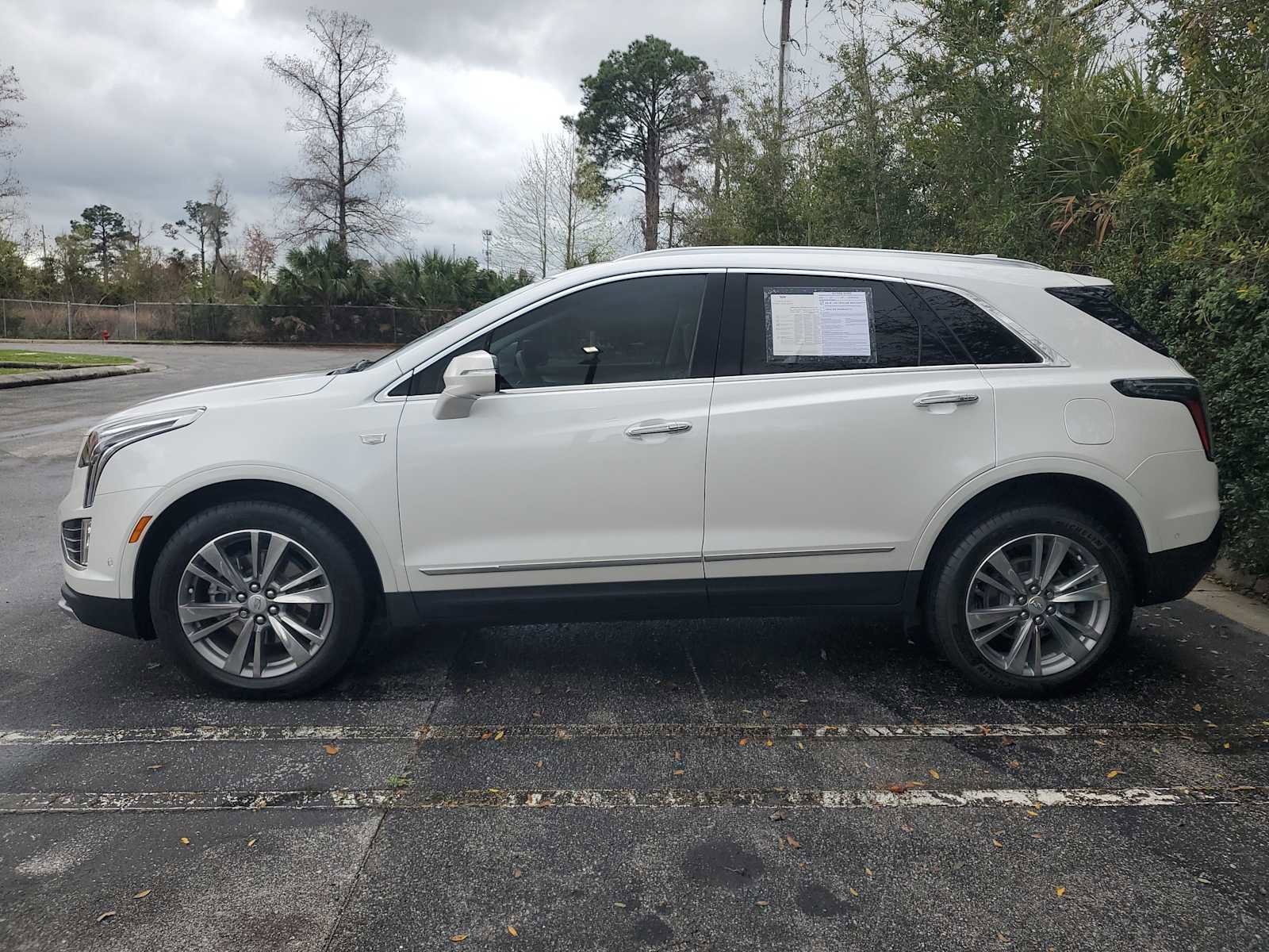 Used 2022 Cadillac XT5 Premium Luxury w/ Technology Package image 2
