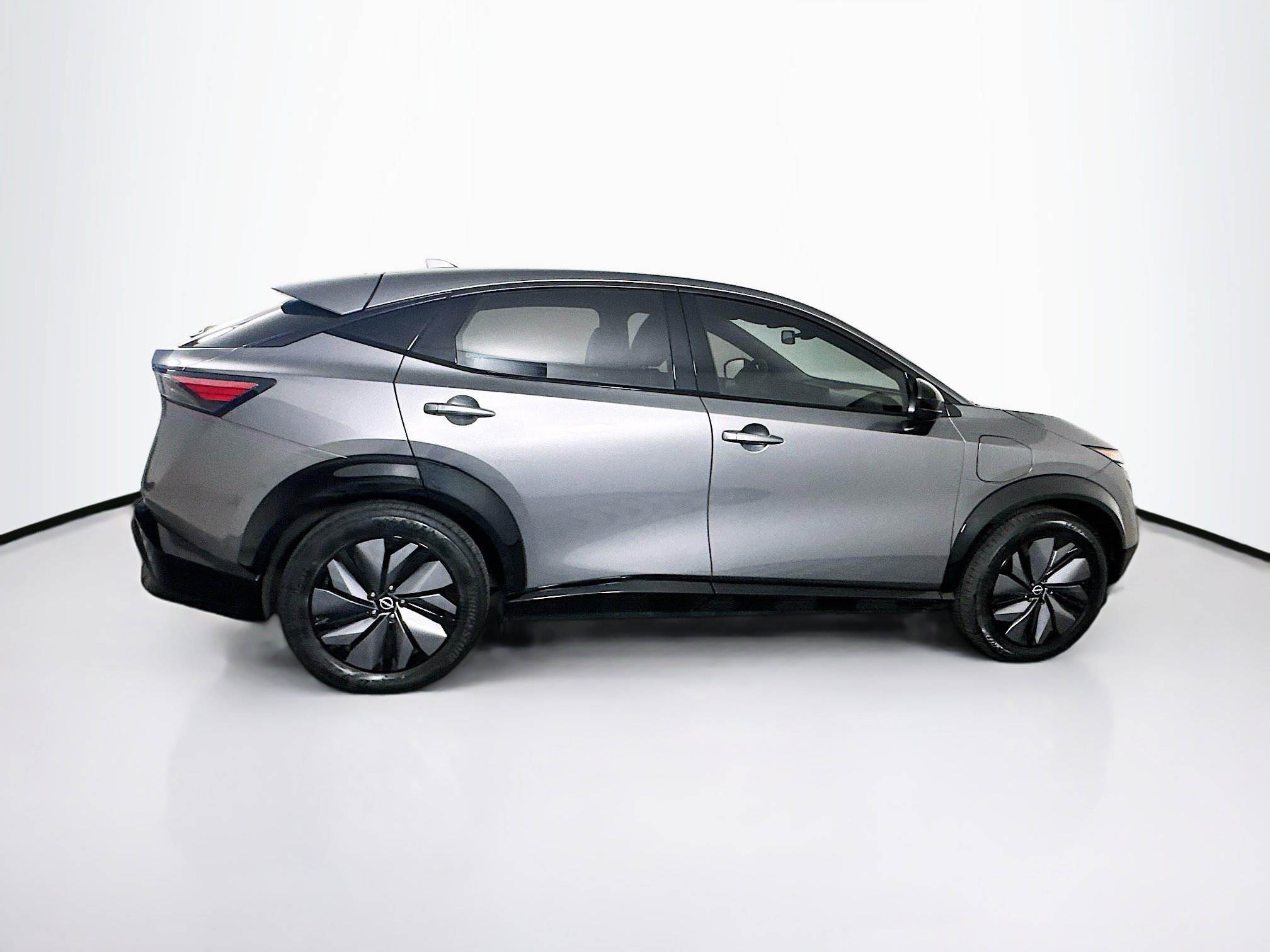 Used 2023 Nissan Ariya AWD image 10