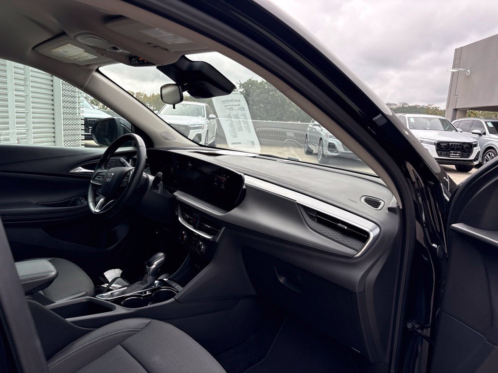 Used 2025 Buick Encore GX Preferred AWD/4WD image 20
