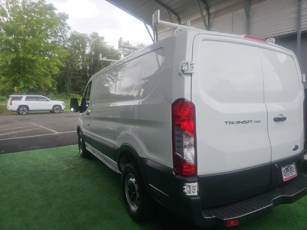 Used 2018 Ford Transit 250 130 Low Roof RWD image 5