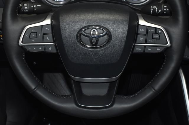 Used 2023 Toyota Highlander XLE image 27