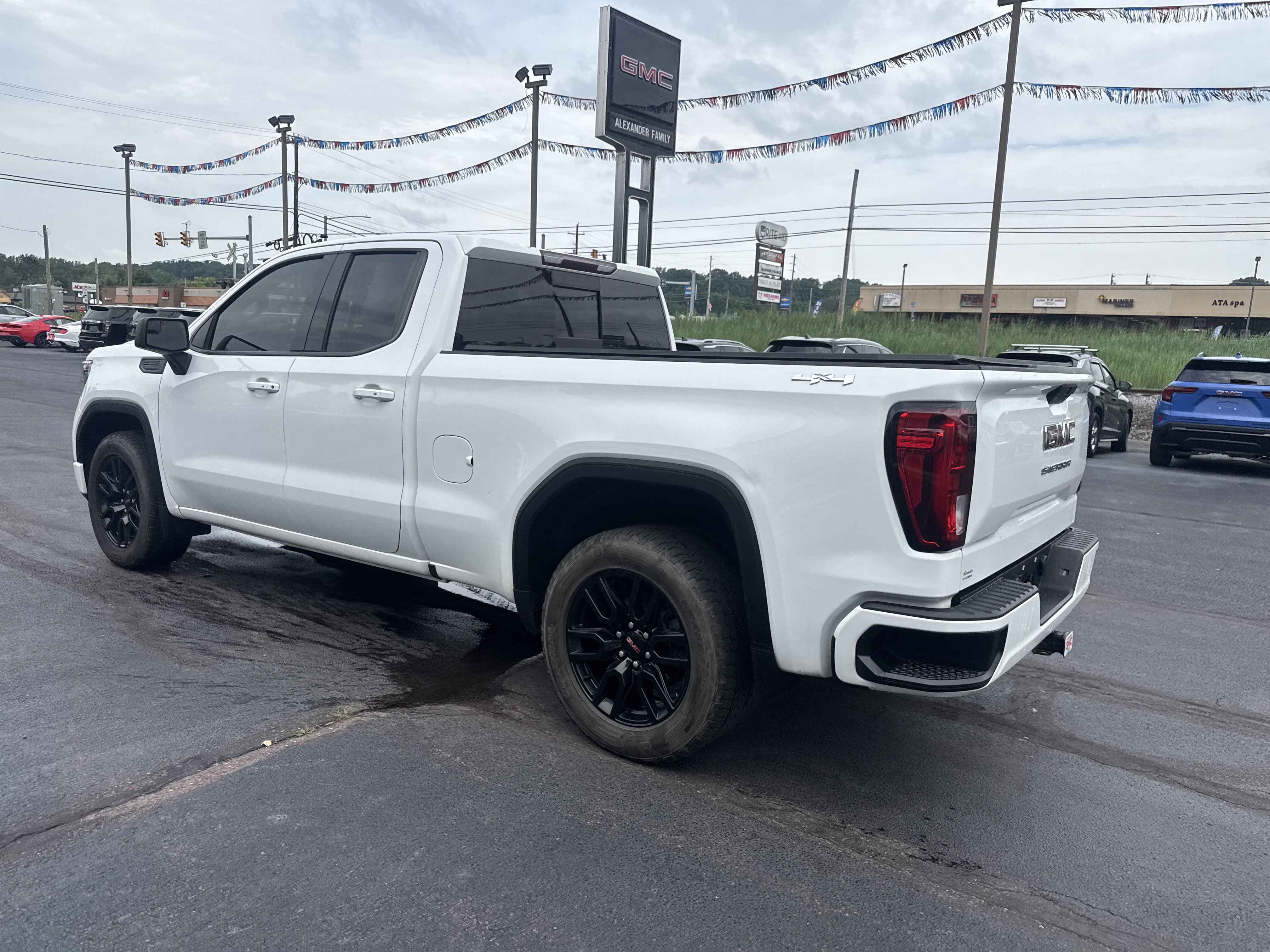 Used 2019 GMC Sierra 1500 Elevation w/ Elevation Value Package AWD/4WD image 6