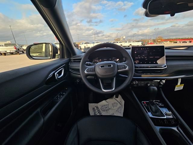 New 2026 Jeep Compass Latitude image 13