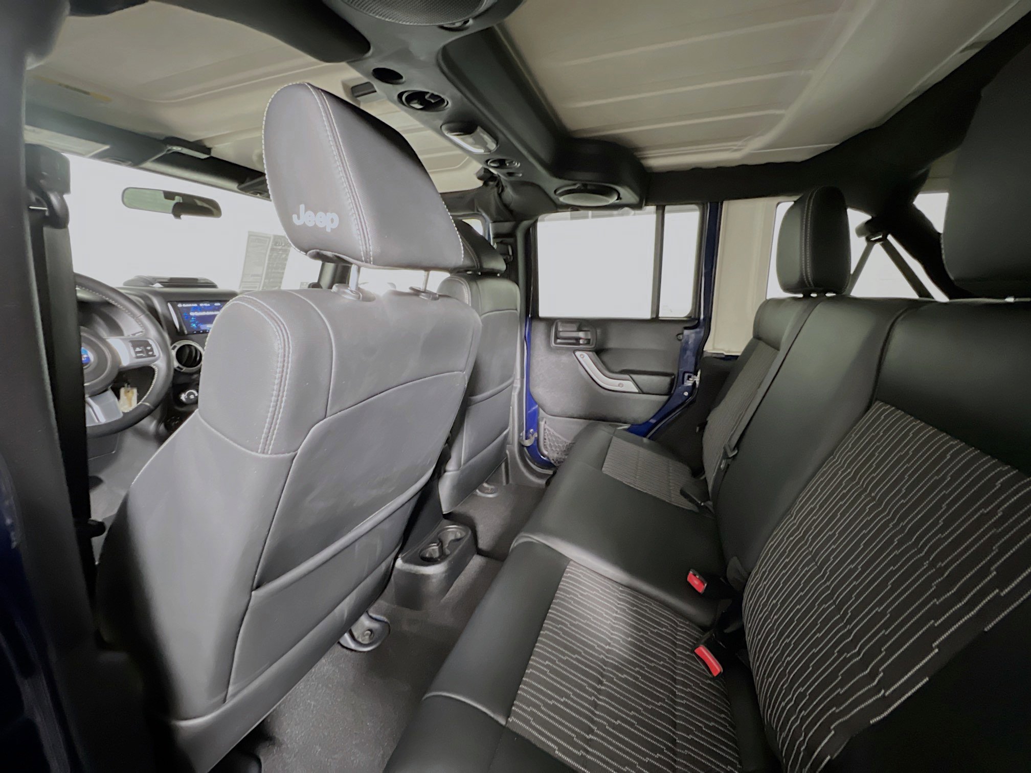 Used 2012 Jeep Wrangler Unlimited Freedom Edition image 28