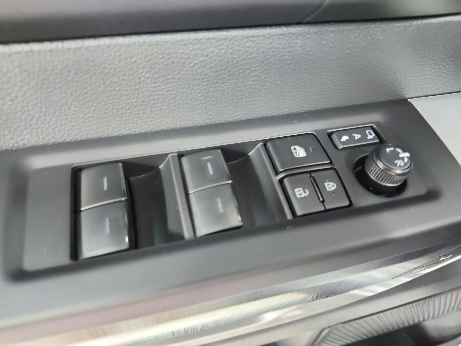 Used 2025 Toyota Tundra Platinum AWD/4WD image 36