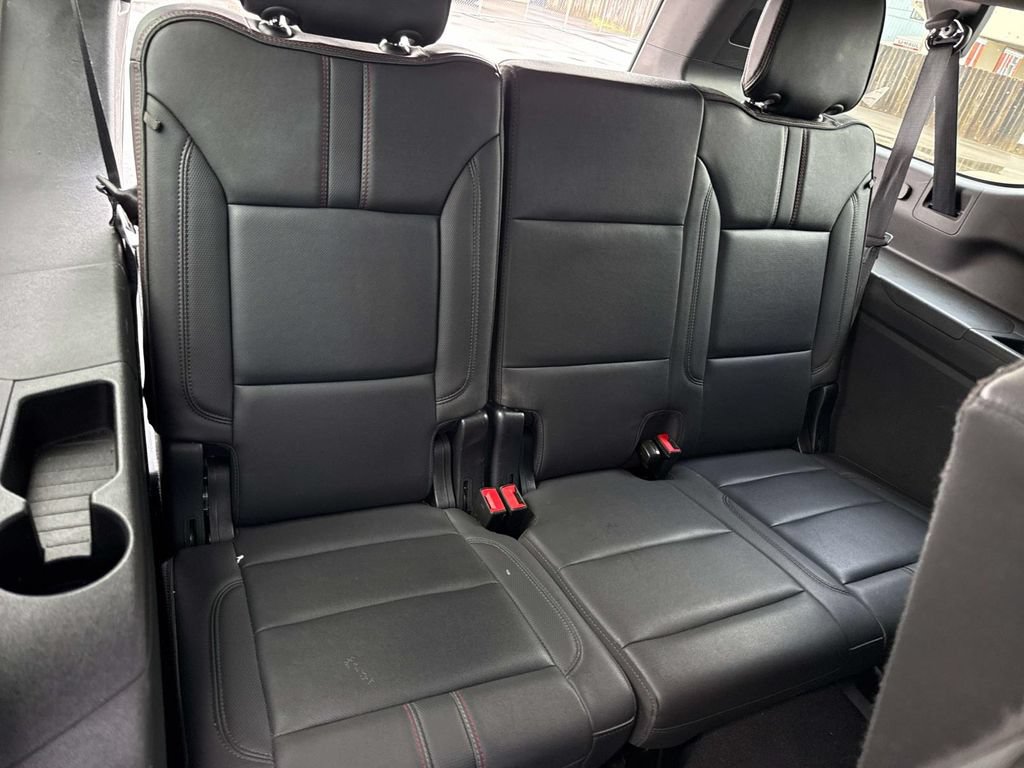 Used 2024 Chevrolet Suburban RST RWD image 9