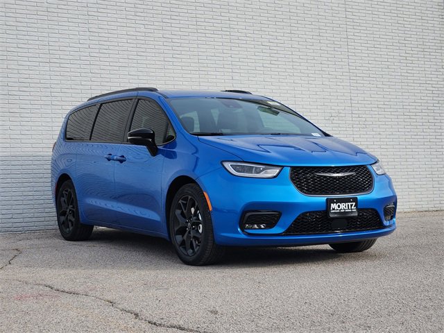New 2026 Chrysler Pacifica Select image 2