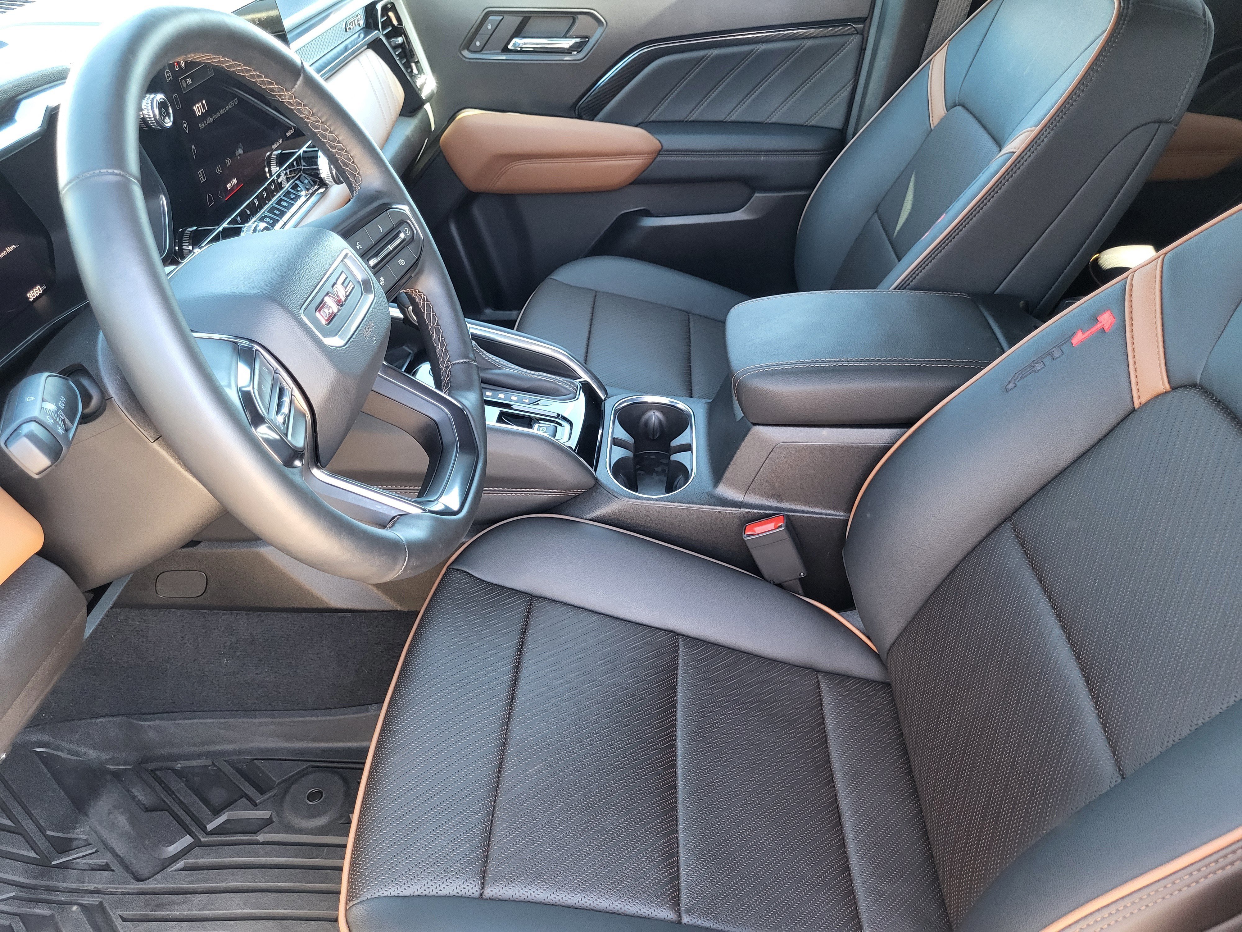 Used 2026 GMC Canyon AT4 w/ Technology Plus Package AWD/4WD image 10