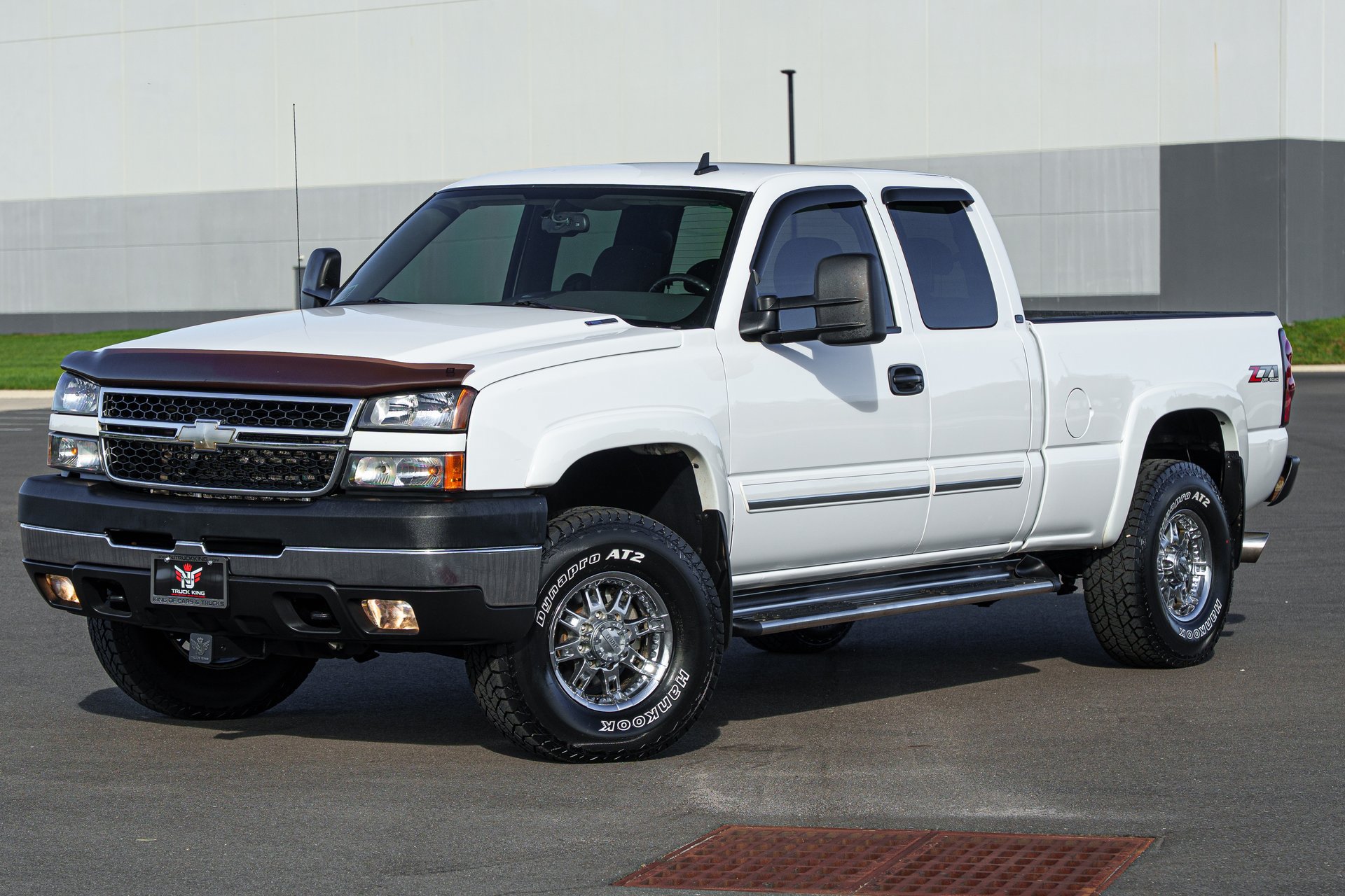 Used 2006 Chevrolet Silverado 2500 LT w/ Heavy-Duty Power Package AWD/4WD image 10