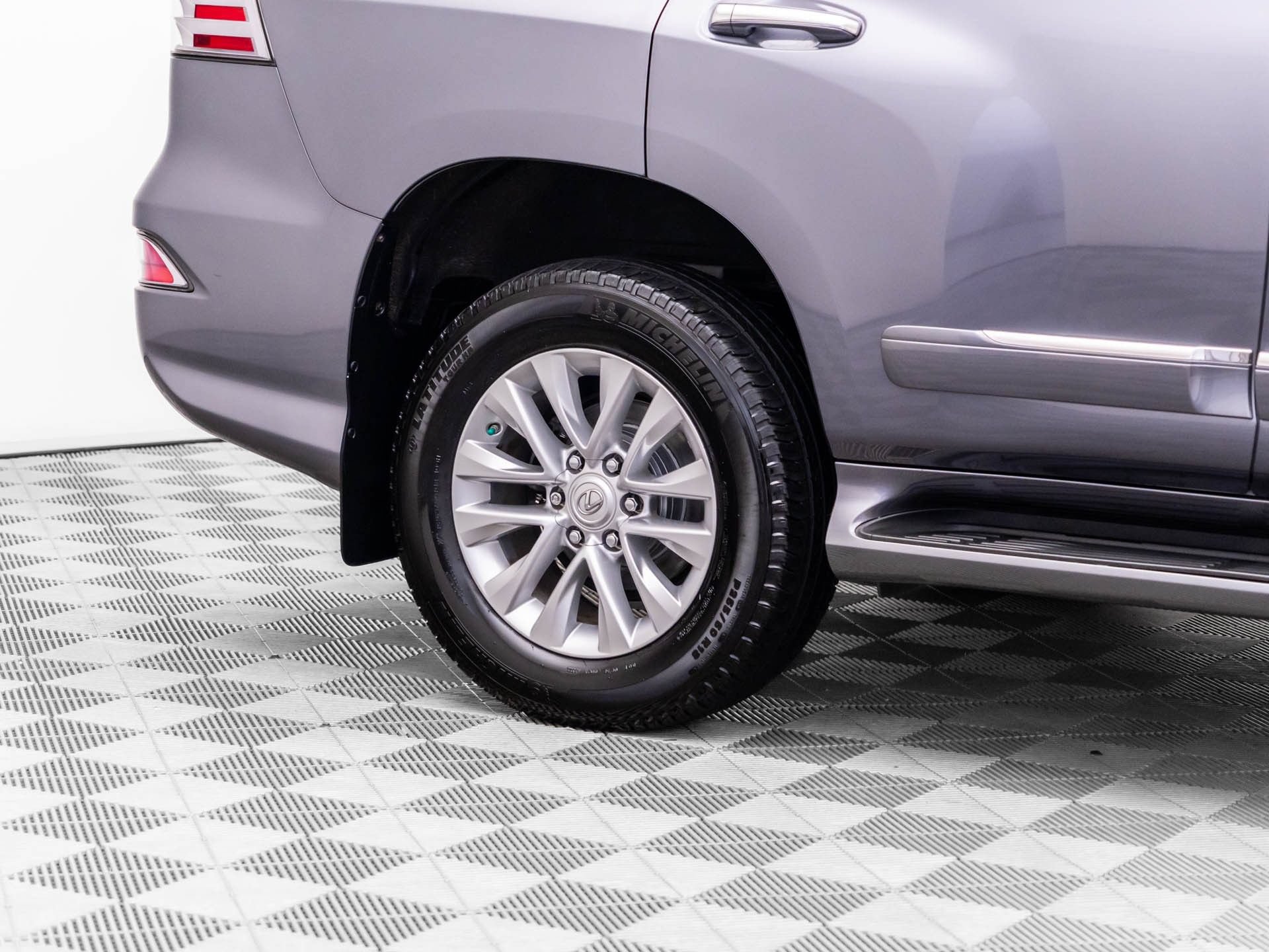 Used 2019 Lexus GX 460 Premium w/ Premium Package AWD/4WD image 37