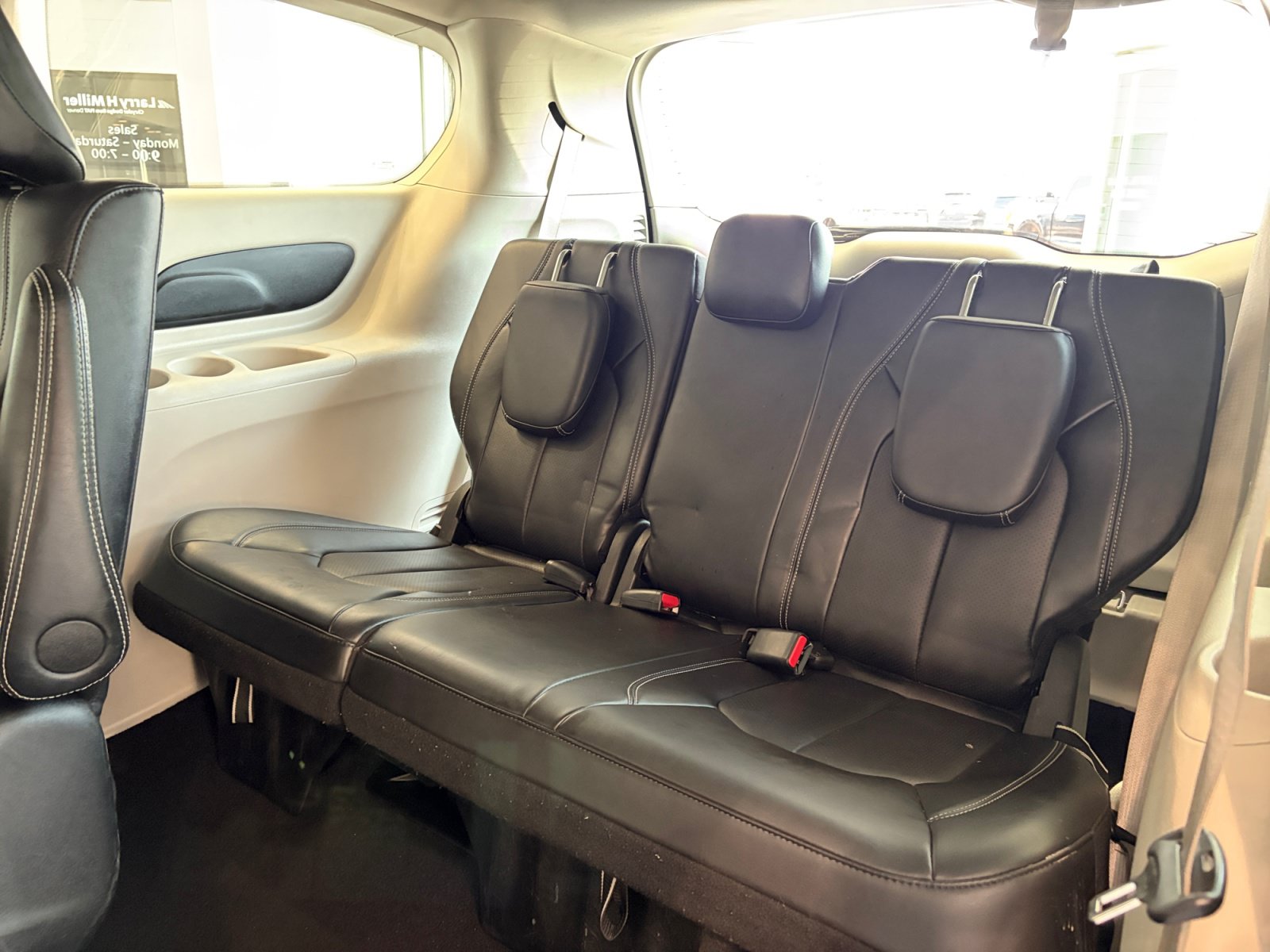 Used 2024 Chrysler Pacifica Limited FWD image 27