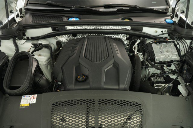 Used 2023 Porsche Macan AWD/4WD image 53