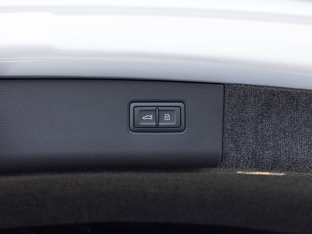 Certified 2024 Bentley Bentayga Extended Wheelbase image 40