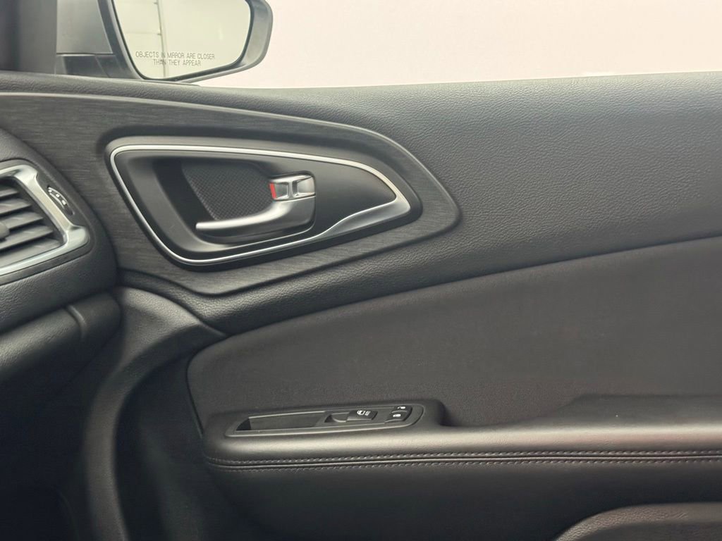 Used 2015 Chrysler 200 Limited w/ Convenience Group FWD image 34