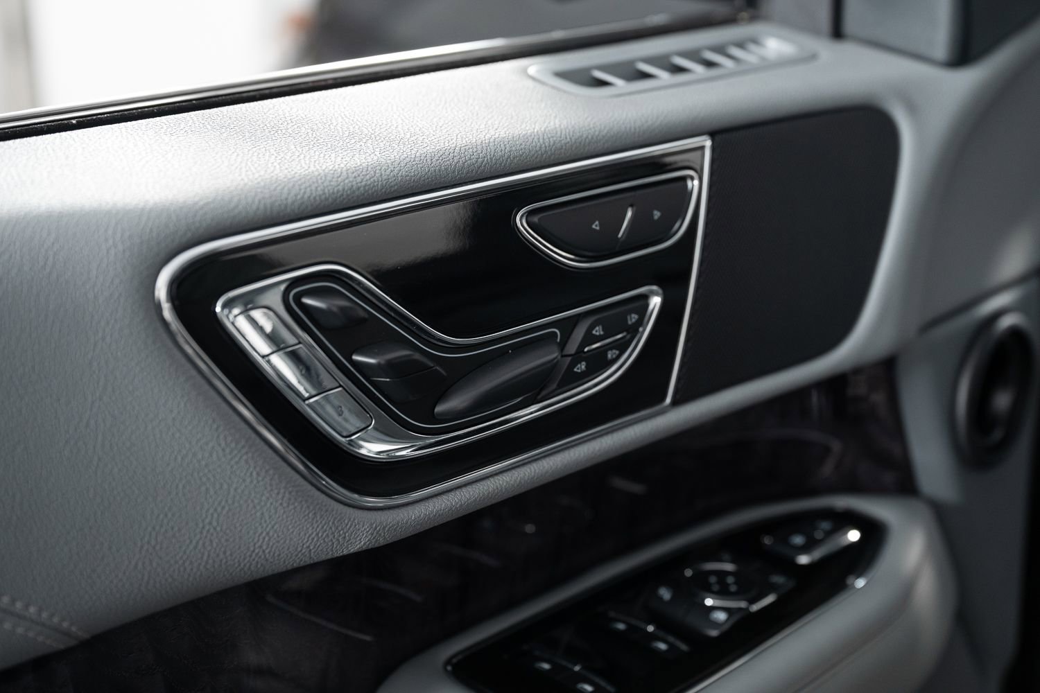 Used 2021 Lincoln Navigator L Reserve image 15