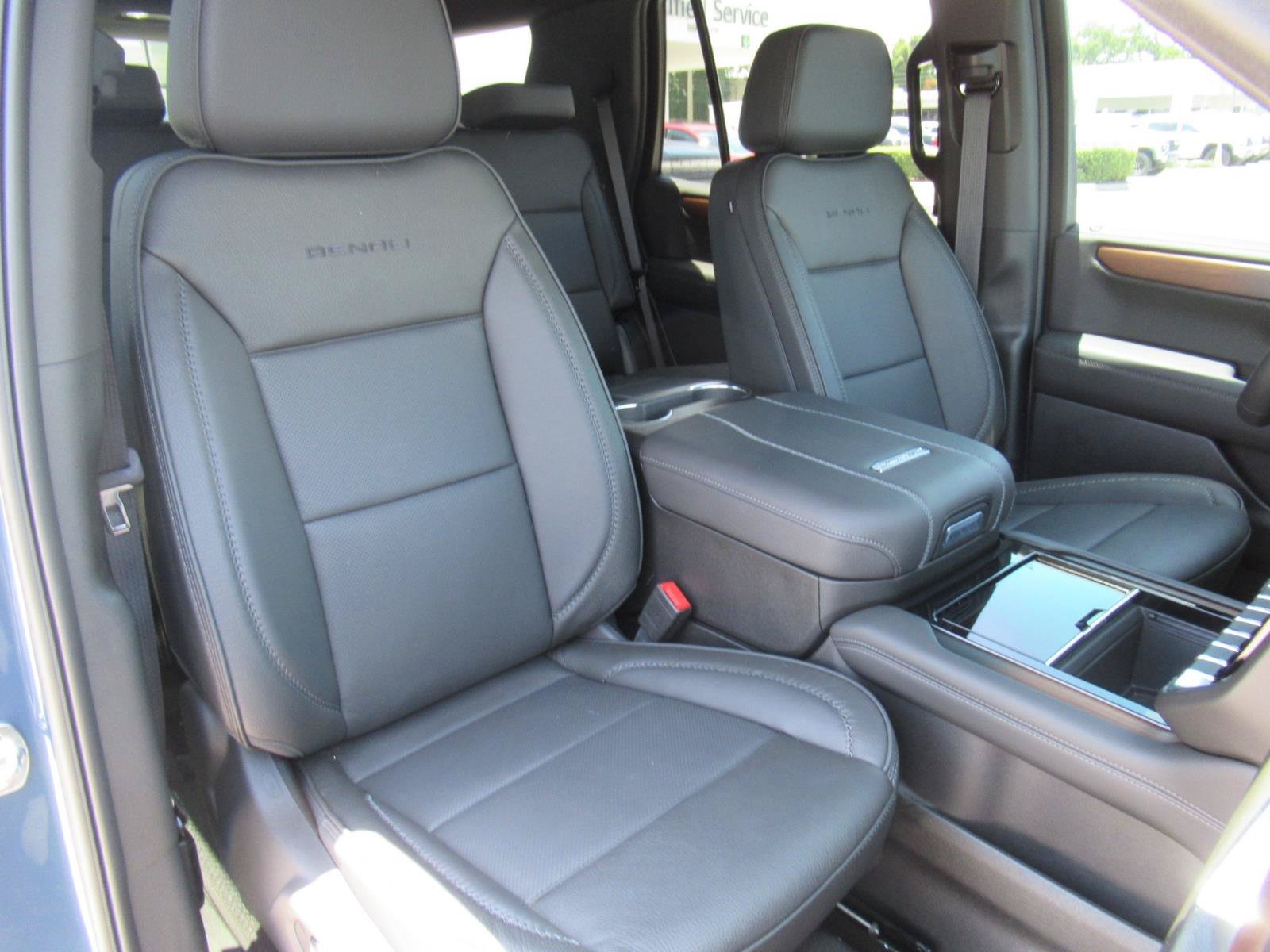 New 2026 GMC Yukon Denali w/ Sun & Power Step Package RWD image 9