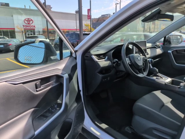 Used 2025 Toyota RAV4 LE AWD/4WD image 11