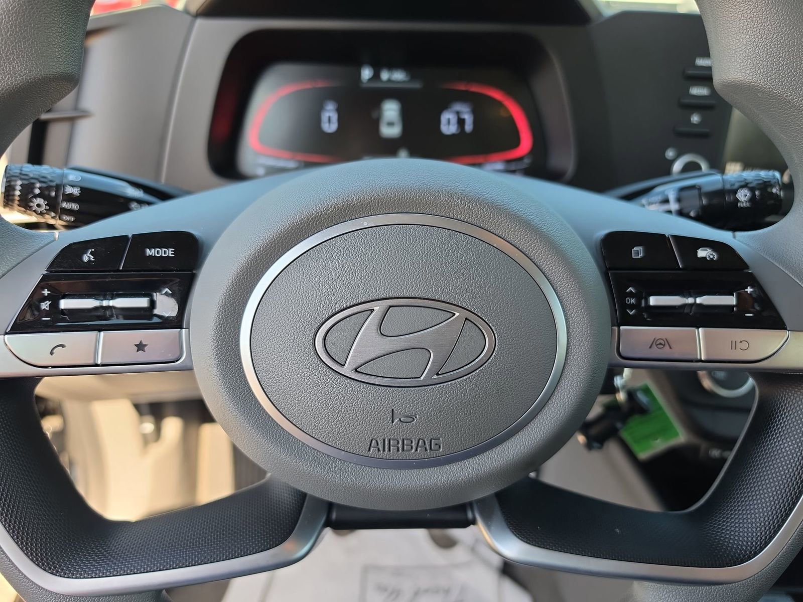 Used 2025 Hyundai Elantra SE image 32