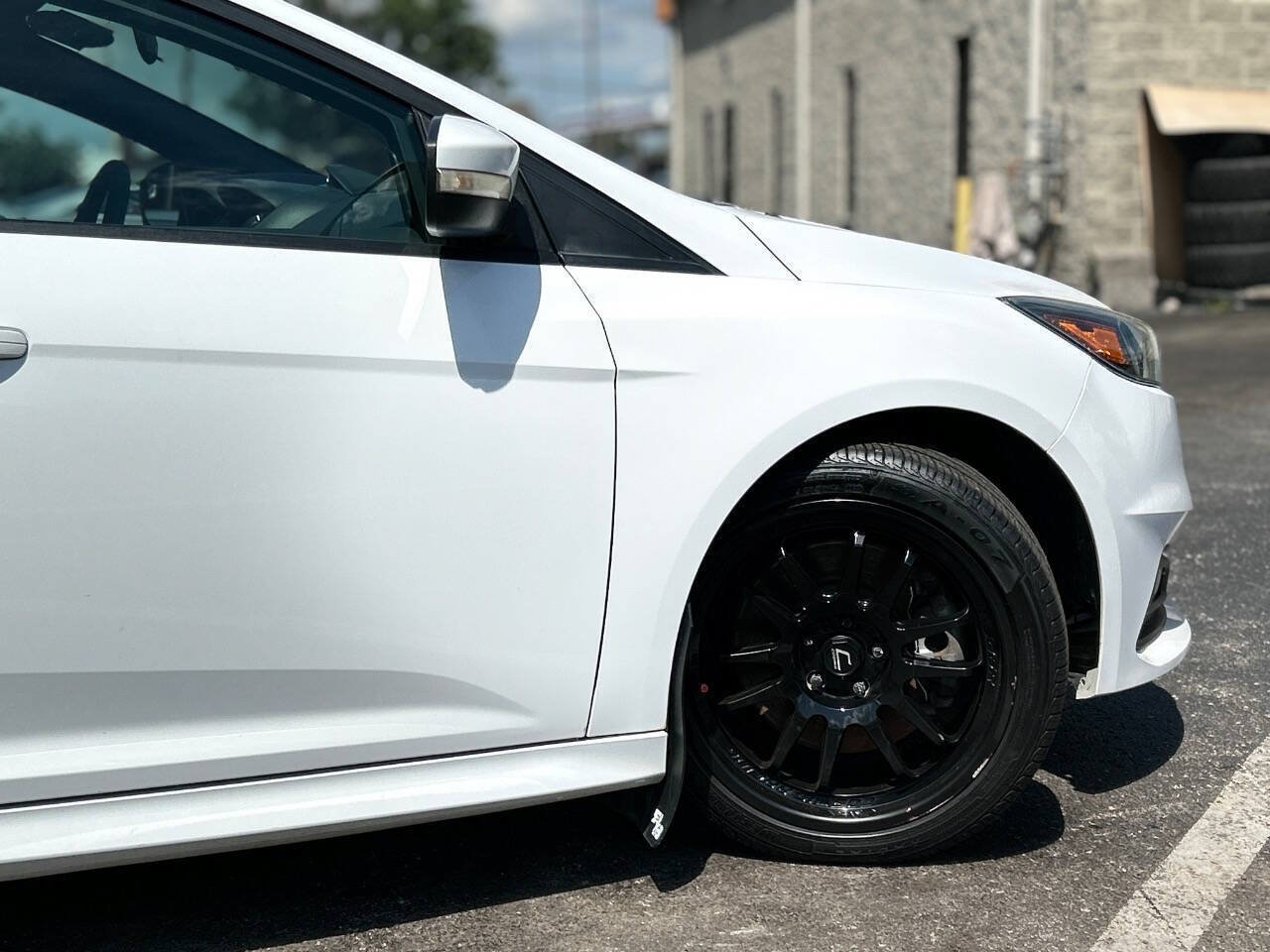 Used 2017 Ford Focus ST FWD image 4