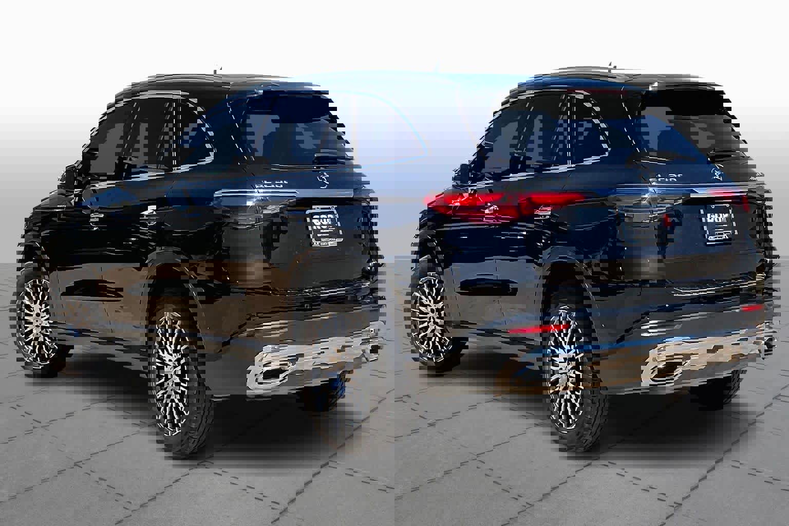 Used 2025 Mercedes-Benz GLC 300 4MATIC image 13