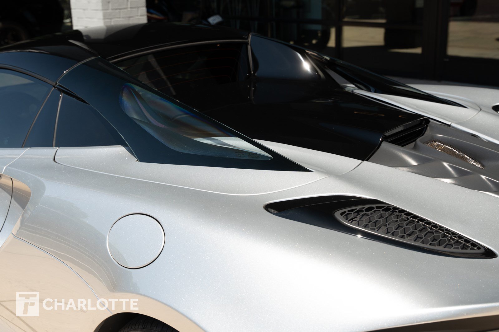 Used 2025 McLaren Artura Spider RWD image 8