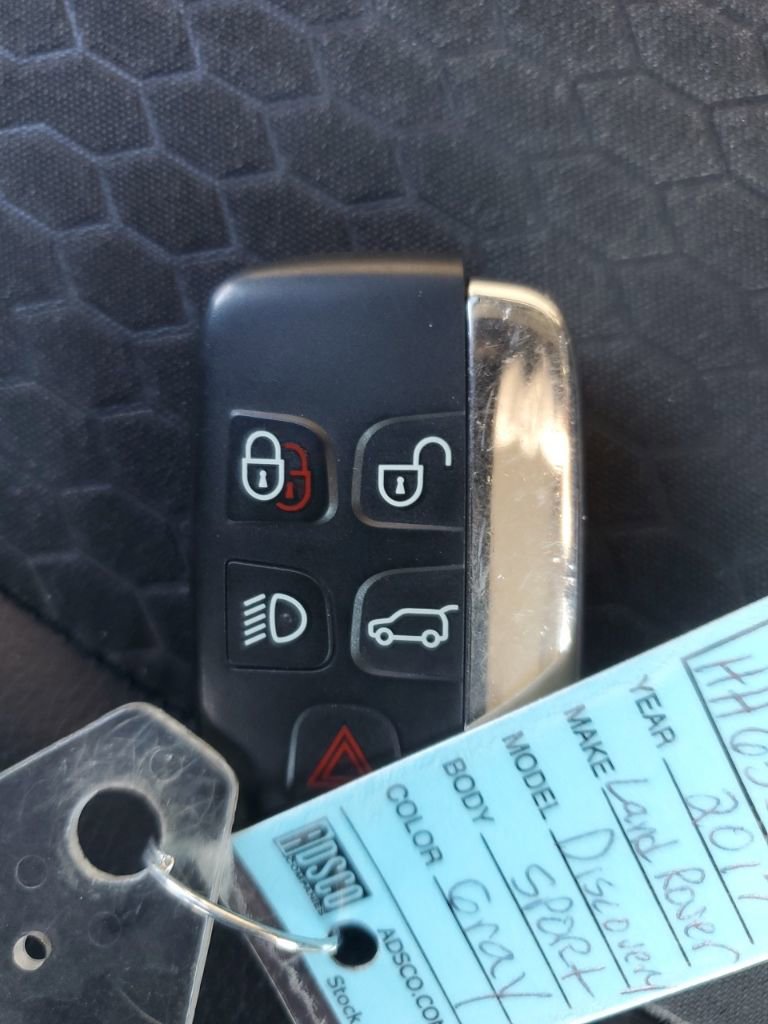 Used 2017 Land Rover Discovery Sport SE image 33