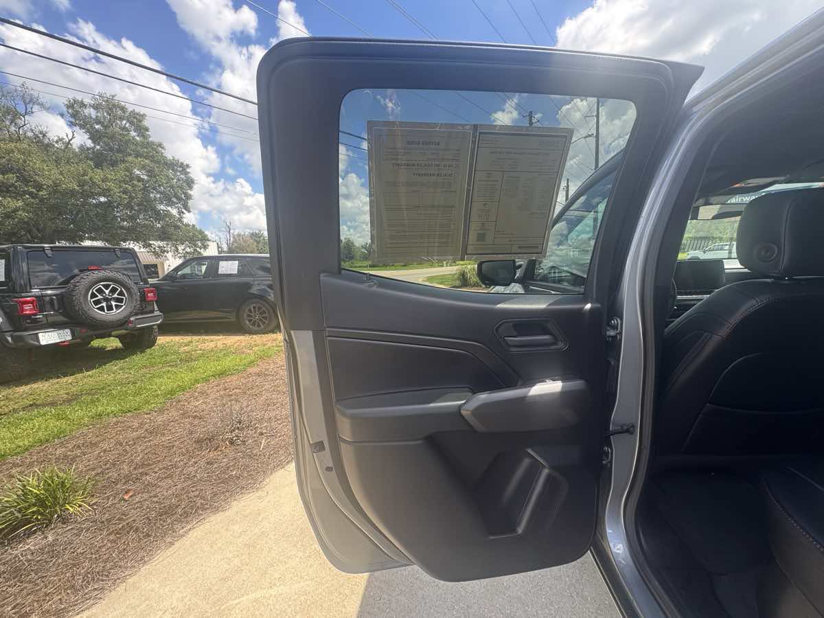 Used 2026 Chevrolet Colorado Trail Boss AWD/4WD image 25