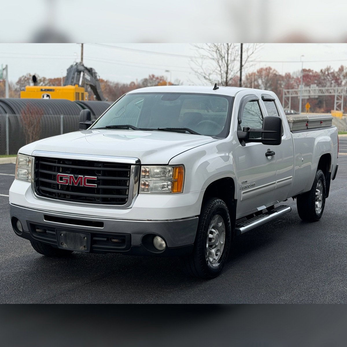Used 2008 GMC Sierra 2500 SLE w/ Z71 Off-Road Package image 4