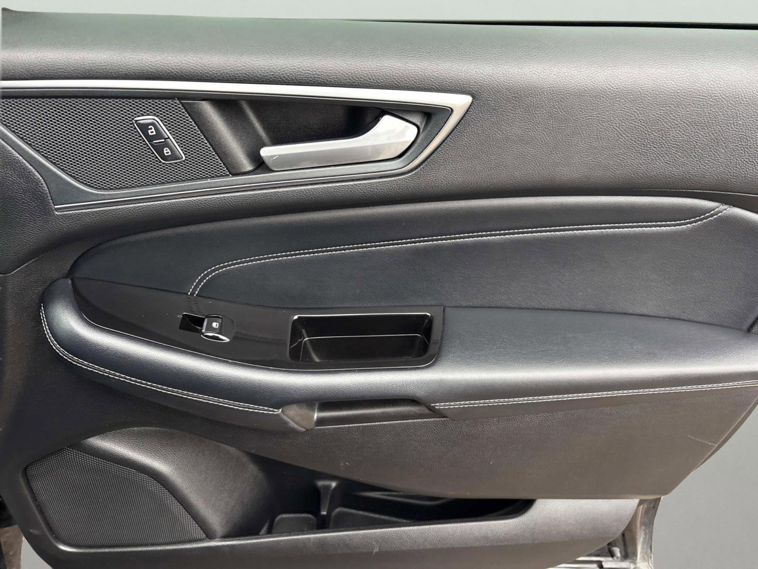 Used 2018 Ford Edge Titanium w/ Equipment Group 301A image 21