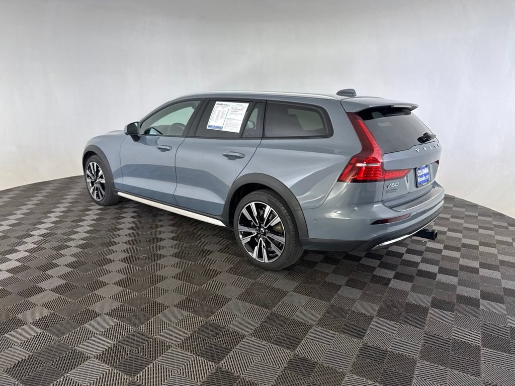 Used 2023 Volvo V60 B5 Cross Country Ultimate AWD/4WD image 10