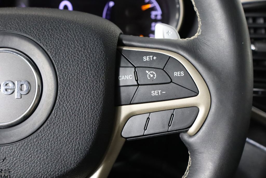 Used 2017 Jeep Grand Cherokee Limited AWD/4WD image 10