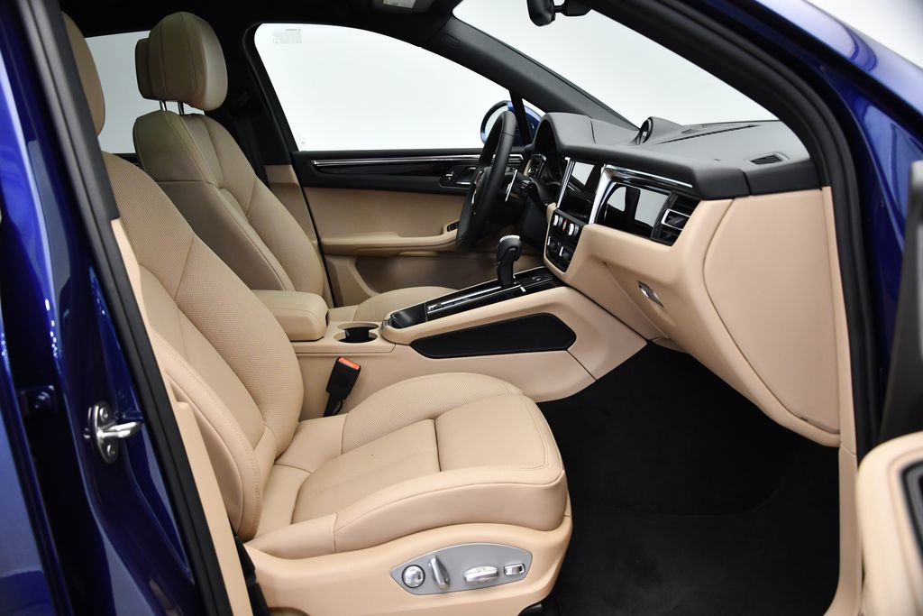 Certified 2025 Porsche Macan image 45