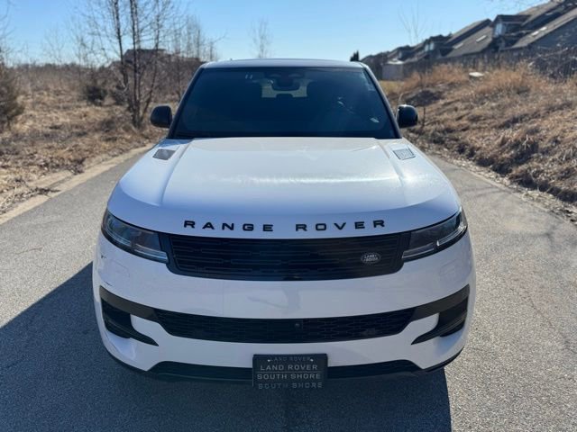 Used 2025 Land Rover Range Rover Sport SE image 3